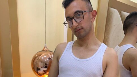 Join AdamHuntter’s Live Cam Show Now