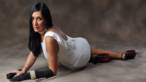 Join AlauraFox’s Live Cam Show Now