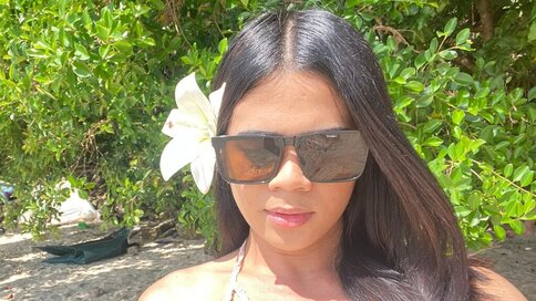 Join AriellaCalifa’s Live Cam Show Now
