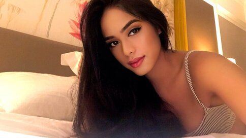 Join CaraCortis’s Live Cam Show Now