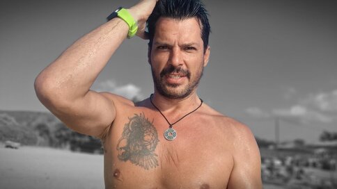 Join ChrisTopson’s Live Cam Show Now