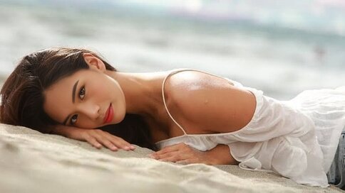 Join EllaCalifa’s Live Cam Show Now