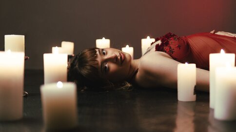 Join EllieDubois’s Live Cam Show Now