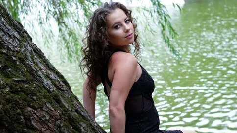 Join EmaAlyssa’s Live Cam Show Now