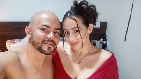 Join EsperanzaAndNacho’s Live Cam Show Now