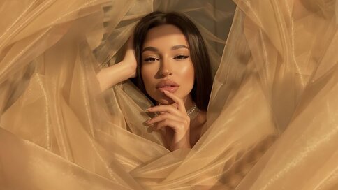 Join HanaRoss’s Live Cam Show Now