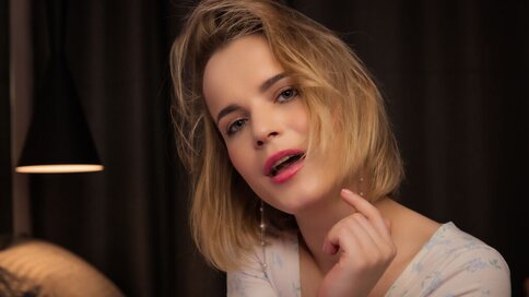 Join JessicaBeverly’s Live Cam Show Now