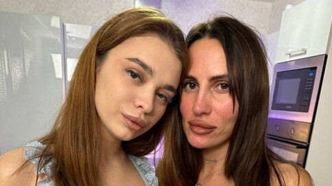 Join JessicaandMolly’s Live Cam Show Now