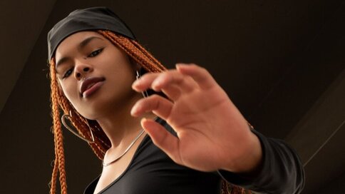 Join LucyLarz’s Live Cam Show Now