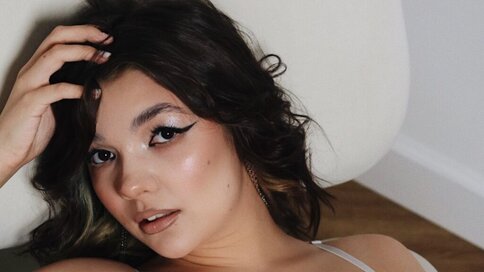 Join LynetteFairbroth’s Live Cam Show Now