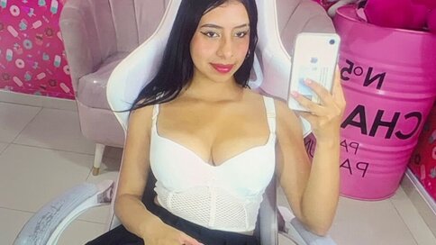 Join MiaCalloway’s Live Cam Show Now