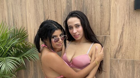 Join RileyAndLana’s Live Cam Show Now
