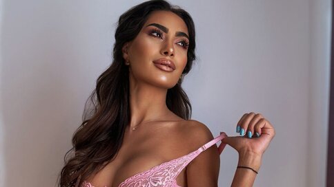 Join VanesaMadison’s Live Cam Show Now