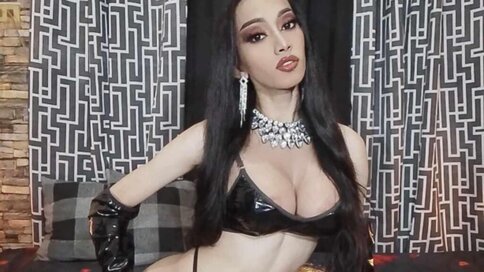 Join XyraOxford’s Live Cam Show Now